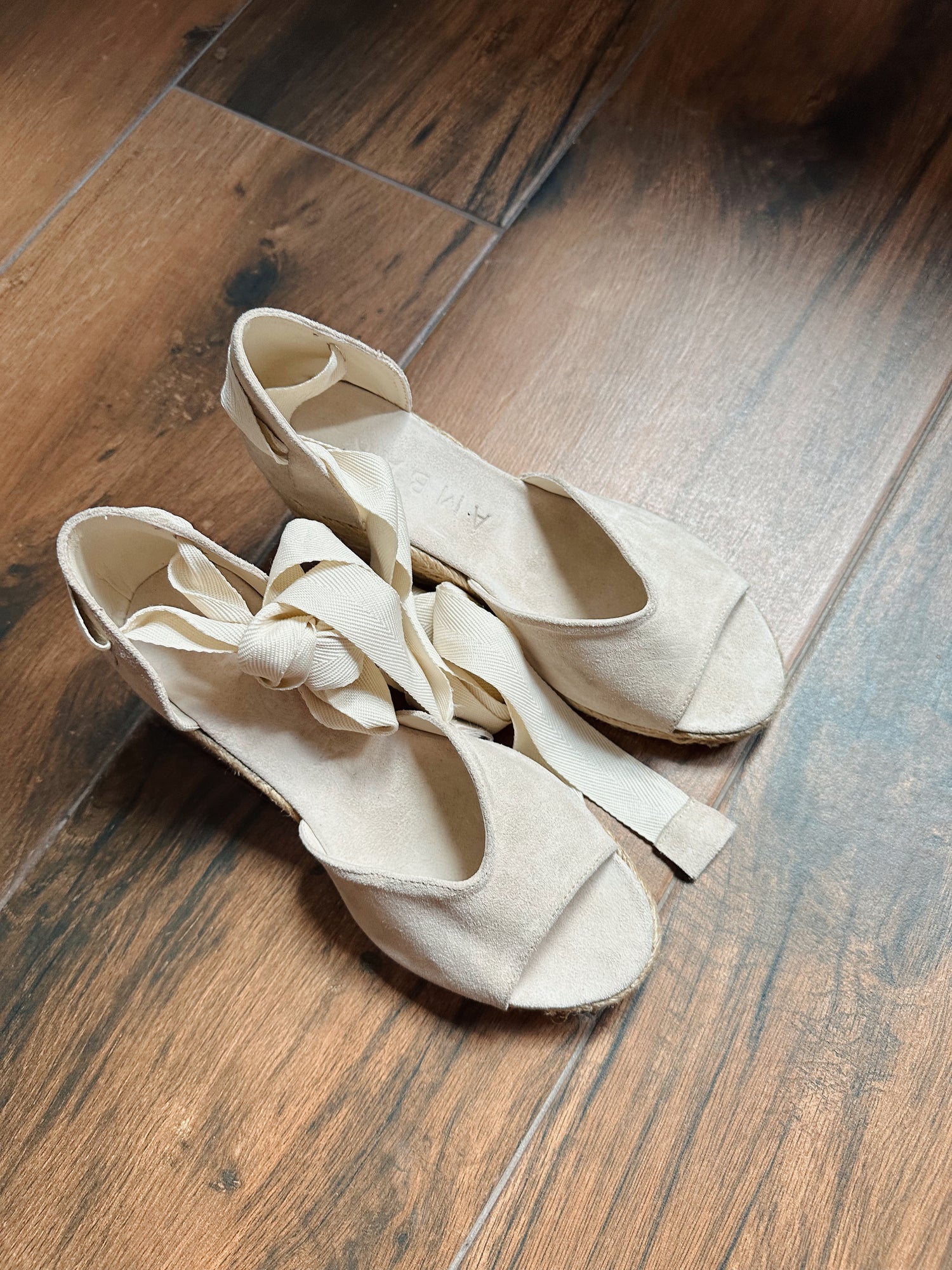 Elina Yute Beige