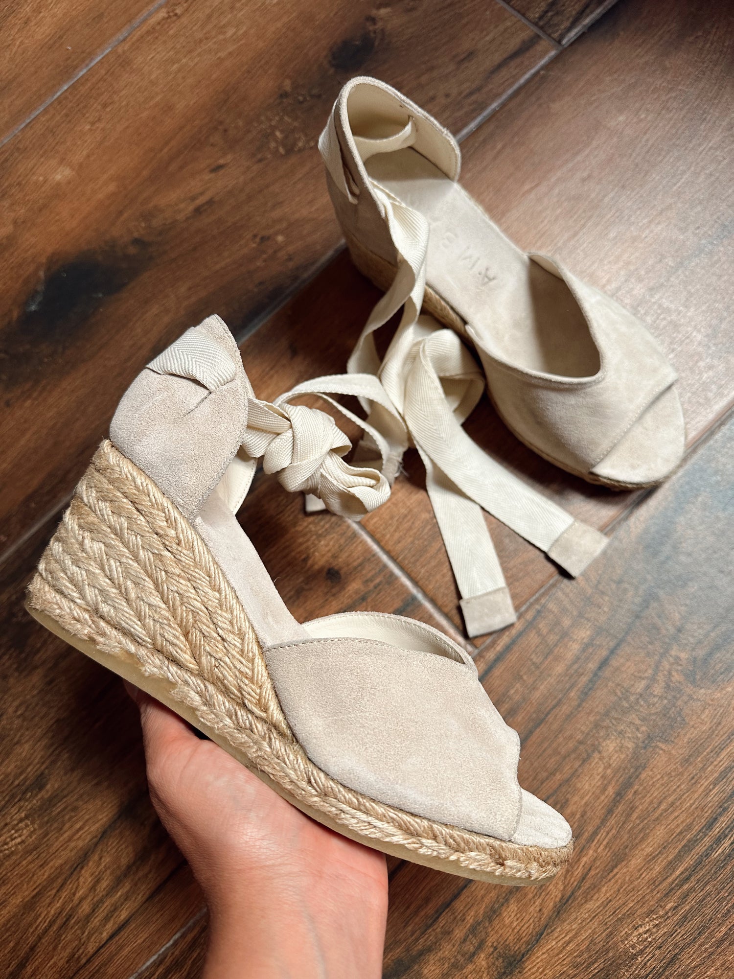 Elina Yute Beige